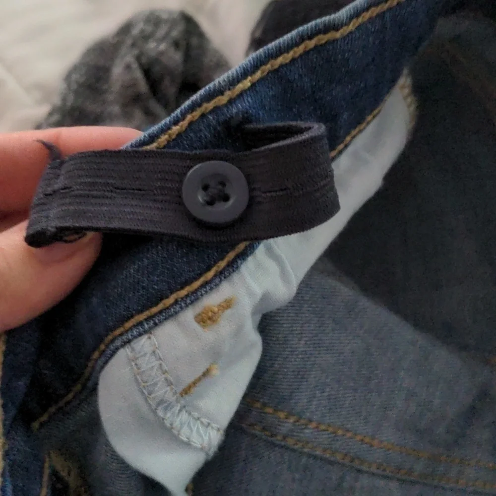 Art Class distressed skinny jeans with a rough h size 12